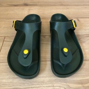 Women’s Aerothotic Original Comfort Green Thong T-Strap Sandals size 41